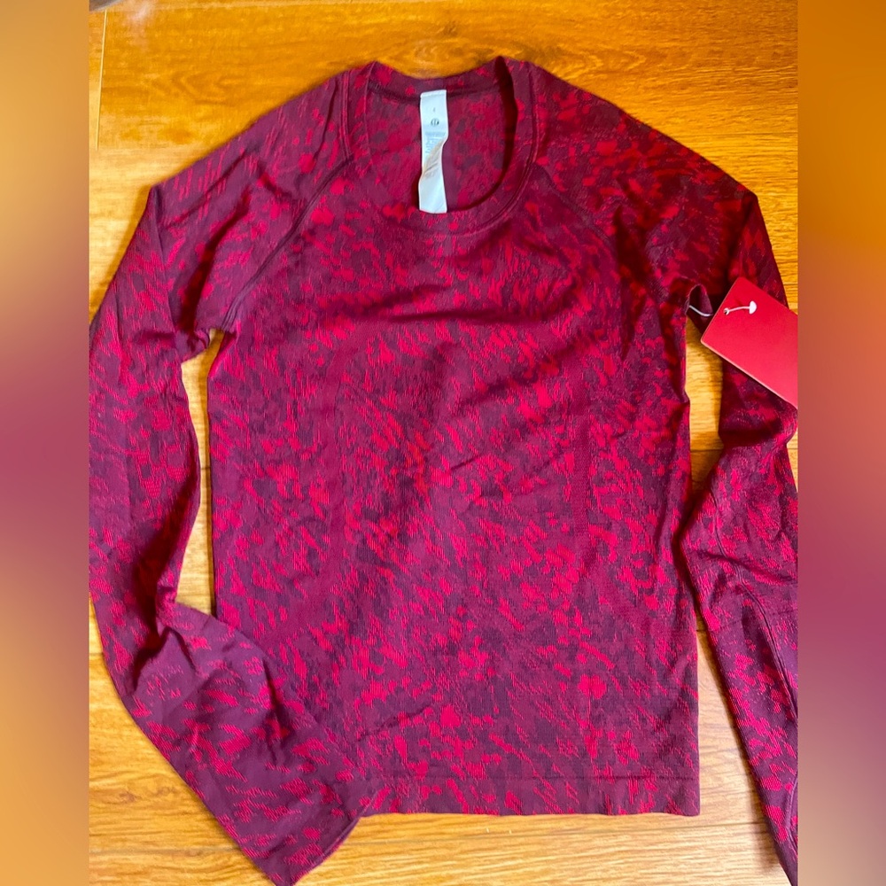 NWT Lululemon Lunar New Year Swiftly Tech Long Sleeve 2.0 Size 4 - SFCA/DKRD